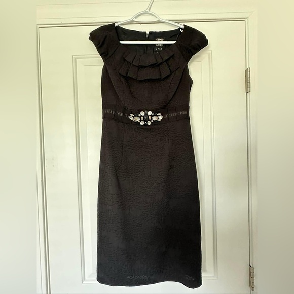 JAX black cap sleeve jewel belt dress - Picture 2 of 4